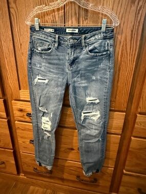 Vigoss Thompson Tomboy distressed women’s jeans NWOT